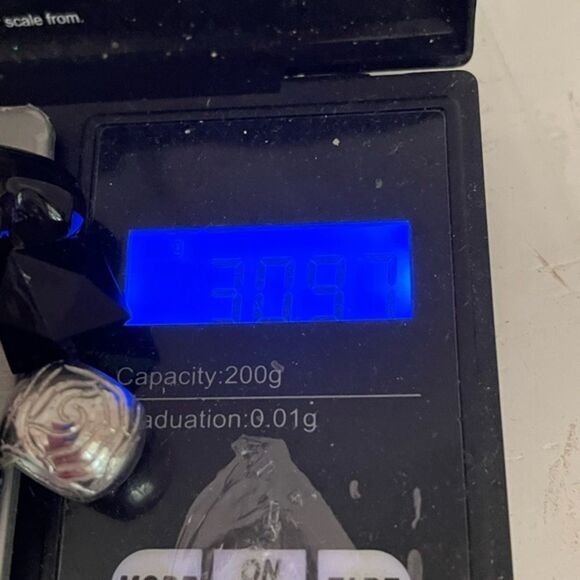 8” Silver tone beaded stretch bracelet w/quartz like, glass, and acrylic beads - Picture 11 of 11